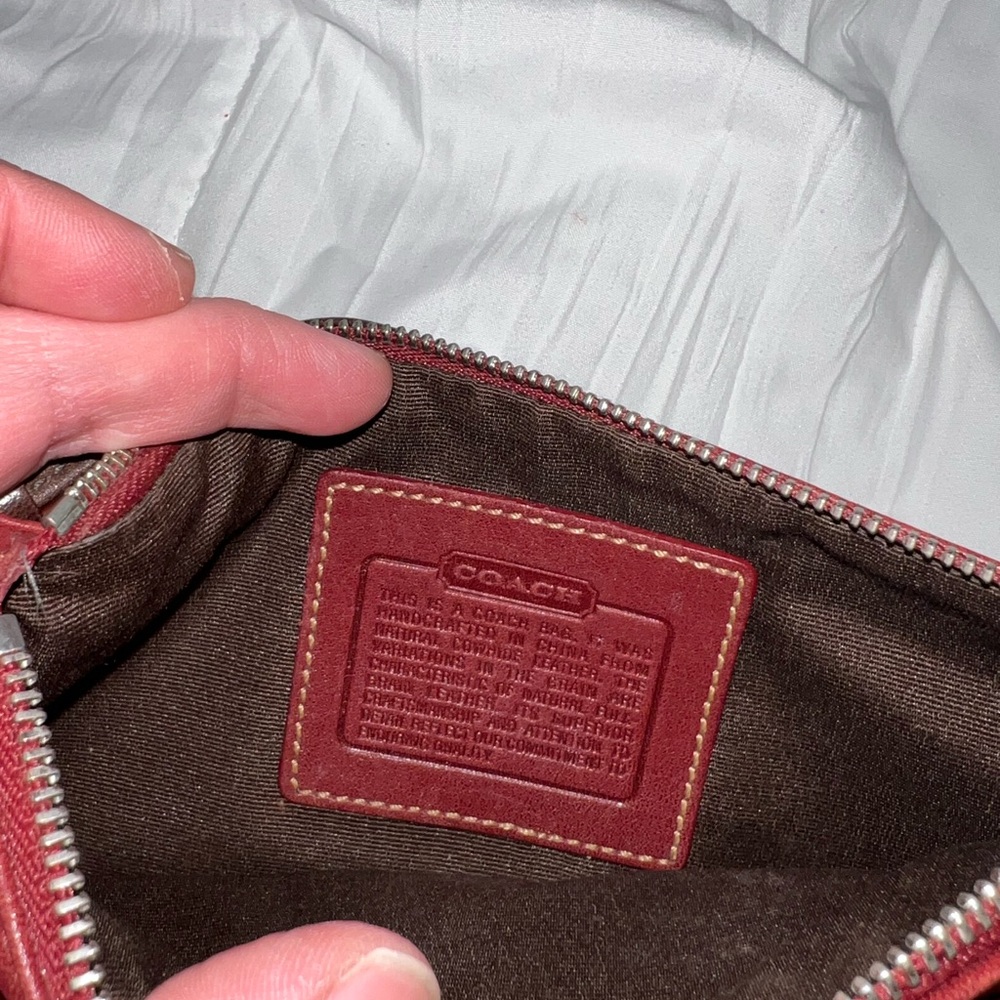 Coach Hamptons burgundy wristlet - Picture 5 of 5